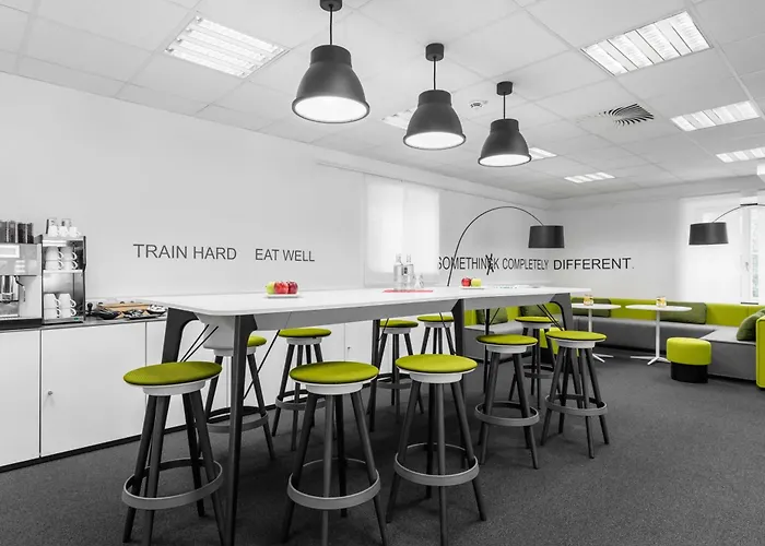 Coffee Fellows West Motel